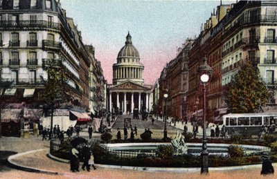 Parigi: vista di rue Soufflot e del Pantheon. Fotografia del 1920 in "Album Artistico" della città di Parigi. Collezione privata. da Anonymous Anonymous