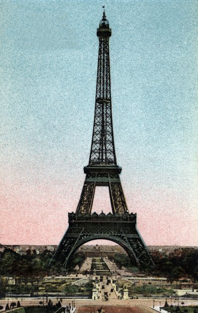 Parigi: vista della Torre Eiffel costruita tra il 1887 e il 1889 da Gustave Eiffel (1832-1923). Fotografia del 1920 in "Artistic Album" della città di Parigi. Collezione privata. da Anonymous Anonymous