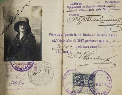 Passaporto di Anna Pavlova (1881-1931) da Anonimo, c. 1920 - Fotografia - Collezione Privata da Anonymous Anonymous