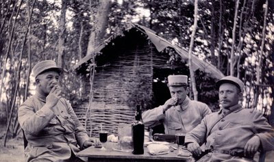 Fotografia da un album personale di un tenente di fanteria durante i primi mesi della Prima Guerra Mondiale da Anonymous Anonymous