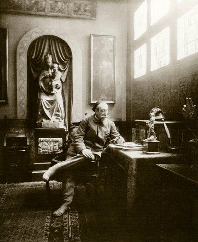 Ritratto dello scrittore francese Anatole France nel 1904 nel suo ufficio. Collezione privata da Anonymous Anonymous