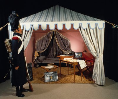 Tenda di Napoleone I al bivacco con un granatiere a piedi della Guardia Imperiale in guardia. XIX secolo Parigi, Museo dell