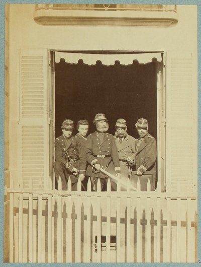 Lo stato maggiore di Place Vendome durante la Comune, c.1871 (foto b/n) da Anonymous Anonymous
