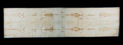 La sacra sindone di Torino, lenzuolo di lino che mostra tracce (supposte quelle di Cristo) di tortura di un corpo. Cappella Reale della Cattedrale di San Giovanni Battista di Torino, Italia. da Anonymous Anonymous