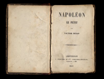 Pagina del titolo di "Napoleon the Little", pamphlet politico di Victor Hugo su Louis-Napoleon Bonaparte (Napoleone III). 1855. da Anonymous Anonymous