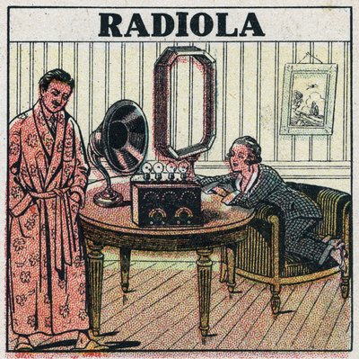 Telefonia senza fili: apparecchio radio Radiola. Illustrazione anonima del 1925. Collezione privata. da Anonymous Anonymous