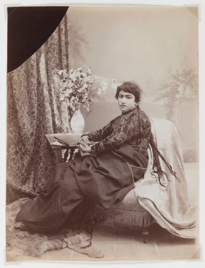Donna con trecce da Antoin Sevruguin