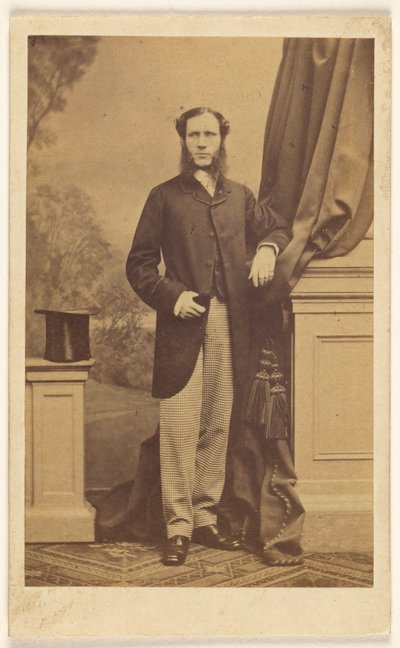 [Uomo non identificato con lunghi montoni, in piedi] da Antoine Claudet