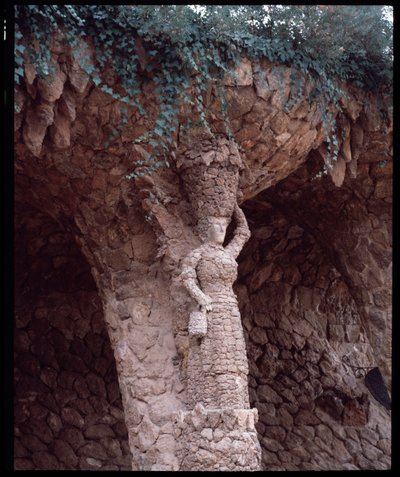 Art Nouveau: Dettaglio della statua del Parco Güell, architettura di Antoni Gaudí. da Antoni Gaudi