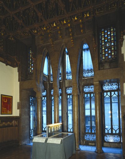 Antoni Gaudí i Cornet (1852-1926). Palazzo Güell. 1885-1890. SPAGNA. CATALOGNA. BARCELLONA. Barcellona. Palazzo Güell. Colonna laterale del primo piano. Modernismo. Architettura da Antoni Gaudi