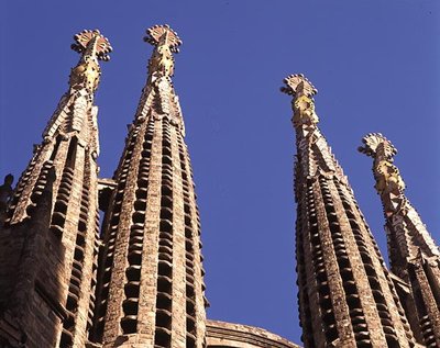 Guglie della Sagrada Familia, chiesa iniziata nel 1882 da Antoni Gaudi