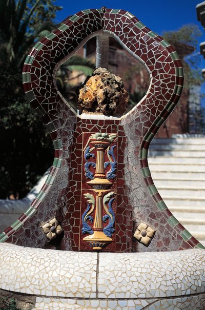 Fontana piastrellata, Parco Güell (1900-1914) da Antoni Gaudi