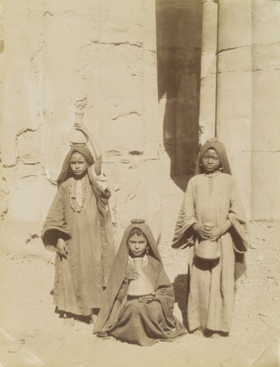 Ragazze arabe che portano acqua, Egitto da Antonio Beato