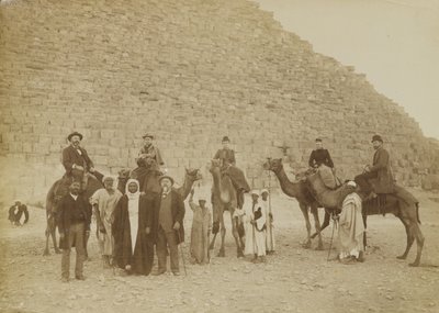 Famiglia di turisti a Giza, Egitto da Antonio Beato
