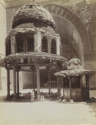Fontana nella Moschea del Sultano Hassan, Egitto da Antonio Beato