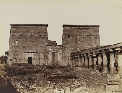 Philae, vista del Pilone con Colonne da Antonio Beato