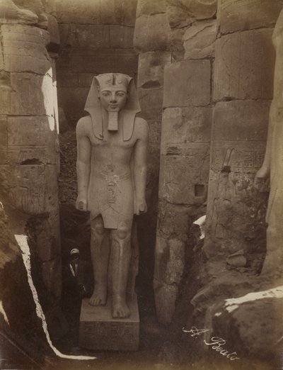 Statua di Ramesses II a Luxor da Antonio Beato
