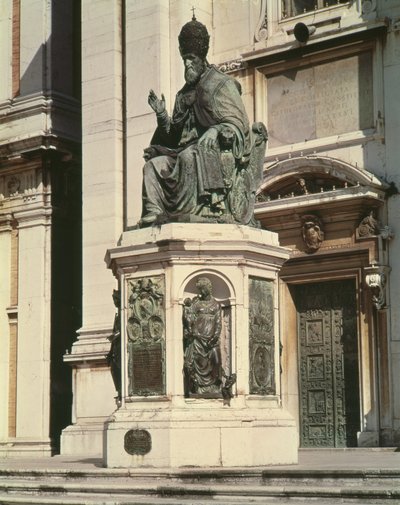 Monumento a Papa Sisto V fuori dalla Basilica di Loreto da Antonio Calcagni