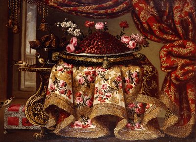 Un piatto di fragole con fiori su un cuscino e una tazza di fichi su un tavolo drappeggiato con un panno ricamato, con uccelli e cassa accanto a una tenda e finestra da Antonio Gianlisi