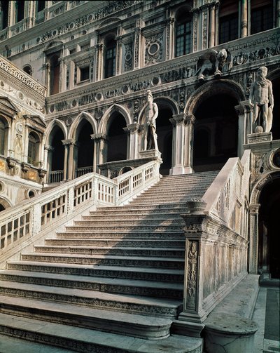 Vista della Scala dei Giganti che conduce all