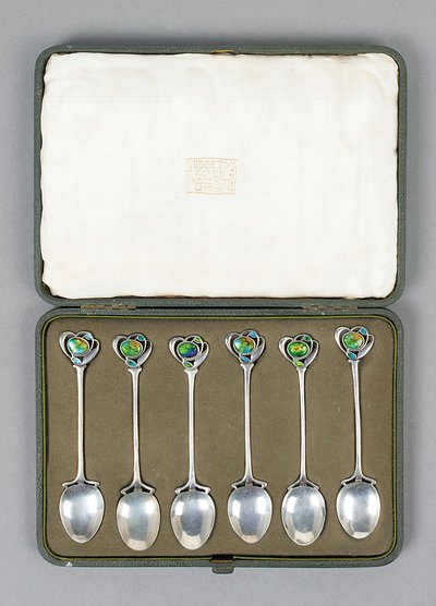 Set di Cucchiai in Argento Cymric con Finiali Smaltati disegnati da Archibald Knox da Archibald Knox