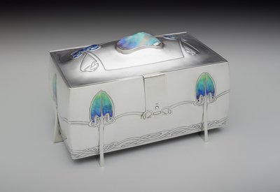 Scatola (modello 652 variante) da Archibald Knox