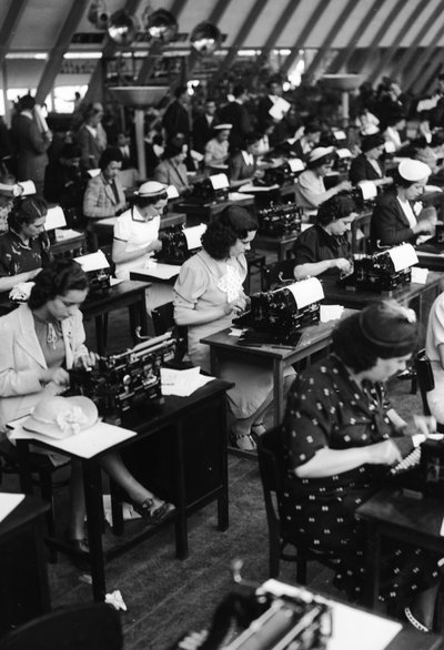 Dattilografi al lavoro, Italia, 1938 da Armando Bruni