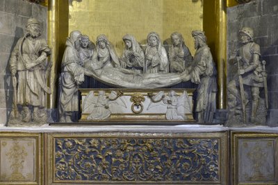 Il sepolcro: il sudario di Cristo è tenuto da Nicomede e Giuseppe d