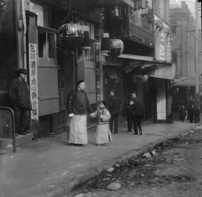 Una famiglia del Consolato, Chinatown, San Francisco da Arnold Genthe