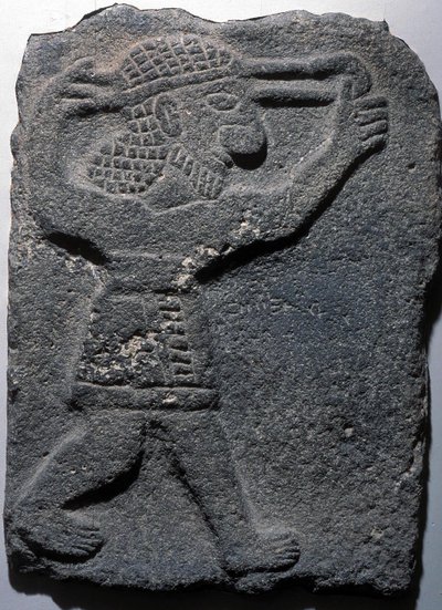 Figura che lancia una fionda, Tel Halaf da Assyrian