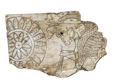 Frammento di placca raffigurante un toro alato da Nimrud, Iraq, VIII secolo a.C. da Assyrian School