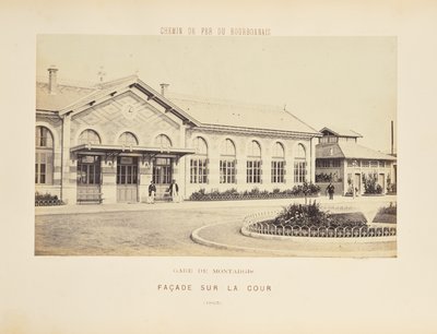 Stazione di Montargis, facciata che si affaccia sul cortile interno da Auguste Hippolyte Collard