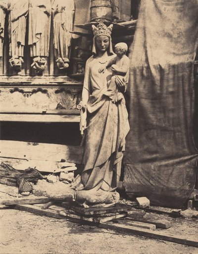 Madonna con Bambino, scolpita da Geoffroy-Dechaume, cantiere della cattedrale di Notre-Dame, Parigi da Auguste Mestral