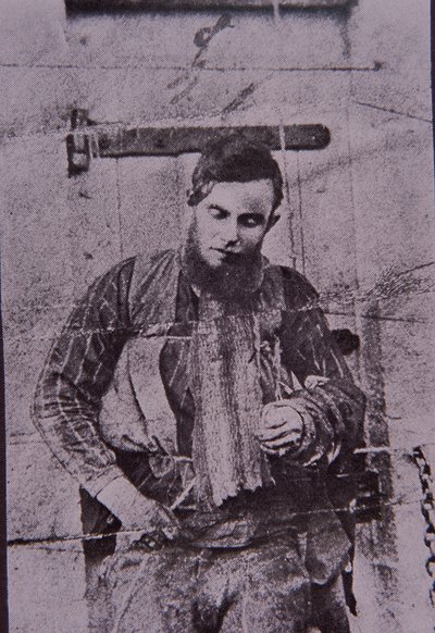 Membro della Kelly Gang Joe Byrne impiccato dopo la morte, 29 giugno 1880 da Australian Photographer