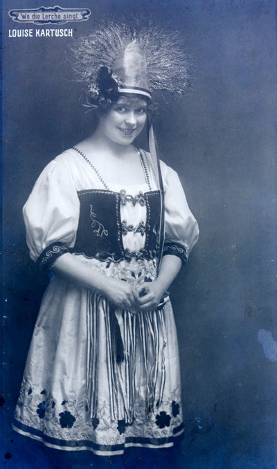 Louise Kartousch, cantante d