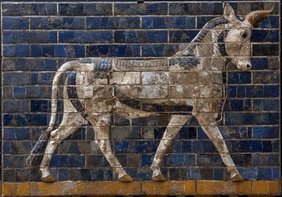 Toro sacro - rilievi in mattoni smaltati dalla Porta di Ishtar - Babilonia - 604-562 a.C. - Periodo di Nabucodonosor. Museo Archeologico di Istanbul - Un toro, dettaglio di piastrelle di mattoni smaltati che raffigurano animali mitologici che adornavano la da Babylonian