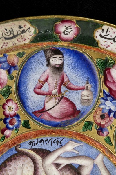Ciotola con coperchio, piattino e cucchiaio con decorazione astrologica, inizio XIX secolo da Baqir
