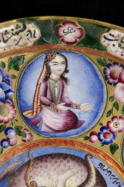 Ciotola con coperchio, piattino e cucchiaio con decorazione astrologica, inizio XIX secolo da Baqir Baqir