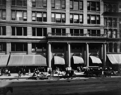 Marshall Field and Company, Chicago, Illinois, USA, c.1905 da Barnes and Crosby