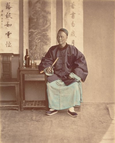 Donna cinese seduta con ventaglio da Baron Raimund von Stillfried