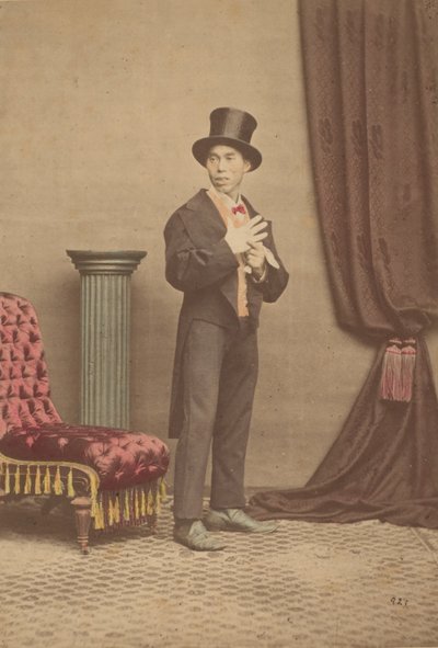 Ritratto in studio di un uomo giapponese in abiti occidentali, 1880s da Baron Raimund von Stillfried