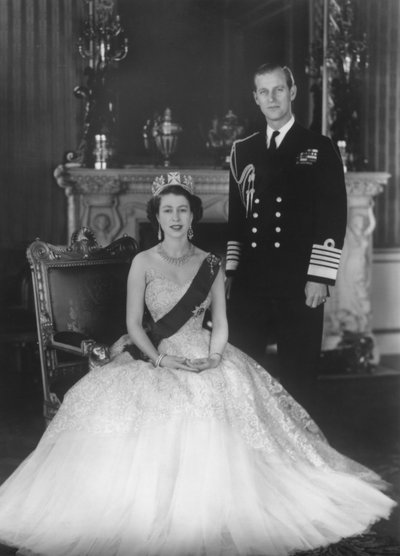 Sua Maestà la Regina Elisabetta II e Sua Altezza Reale il Duca di Edimburgo a Buckingham Palace, 12 marzo 1953 da Baron Sterling Henry Nahum