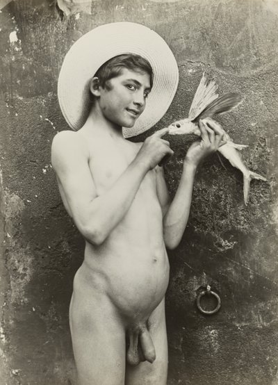 [Ragazzo con pesce] da Baron Wilhelm von Gloeden