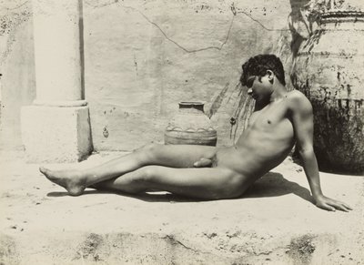[Nudo sdraiato con vasi] da Baron Wilhelm von Gloeden