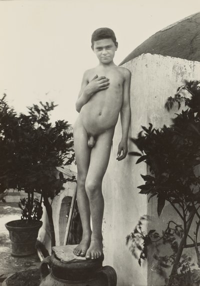 [Nudo in piedi] da Baron Wilhelm von Gloeden