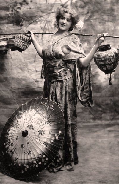 Denise Orme, cantante inglese, inizio XX secolo da Bassano Studio