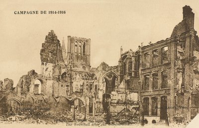 Hotel de Ville dopo il bombardamento, Ypres, 1915 da Belgian Photographer