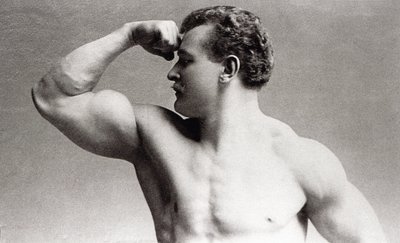 Ritratto fotografico in studio del culturista tedesco Eugen Sandow da Benjamin J. Falk
