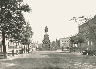 Statua di Federico il Grande, Unter Den Linden, Berlino, Germania, 1895 da Berlin Photographic Co