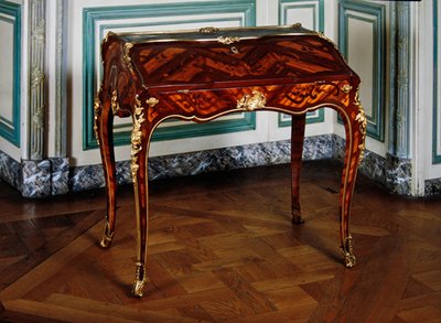 Secretaire di Luigi XV con le lettere B.V.R.B da Bernard van Risenburgh II